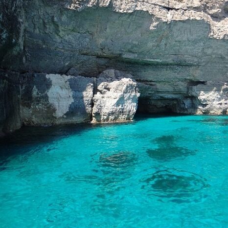 malta clear sea comino